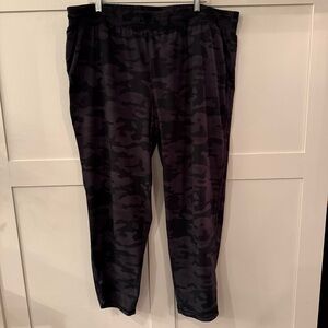 Gap Gapfit Black Camouflage Runaround Taper Pants - XXL